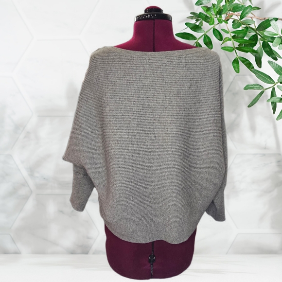 Jennifer Lopez Scoop Neck Heather Gray Peekaboo Button-Detail Ribbed Sweater XL - Picture 8 of 12